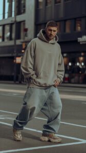 Black jorts streetwear trends with oversized hoodie